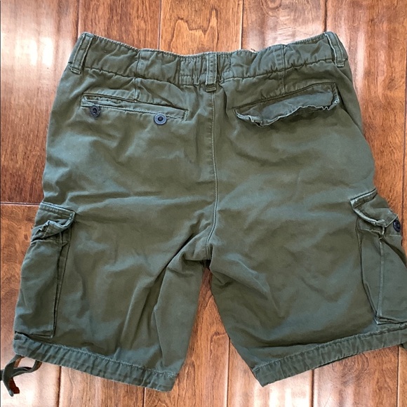 Abercrombie & Fitch Green Cargo Shorts Relaxed Fit - Picture 3 of 3